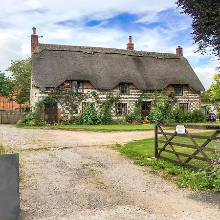 Hoopers Farmhouse Tilshead Exterior photo